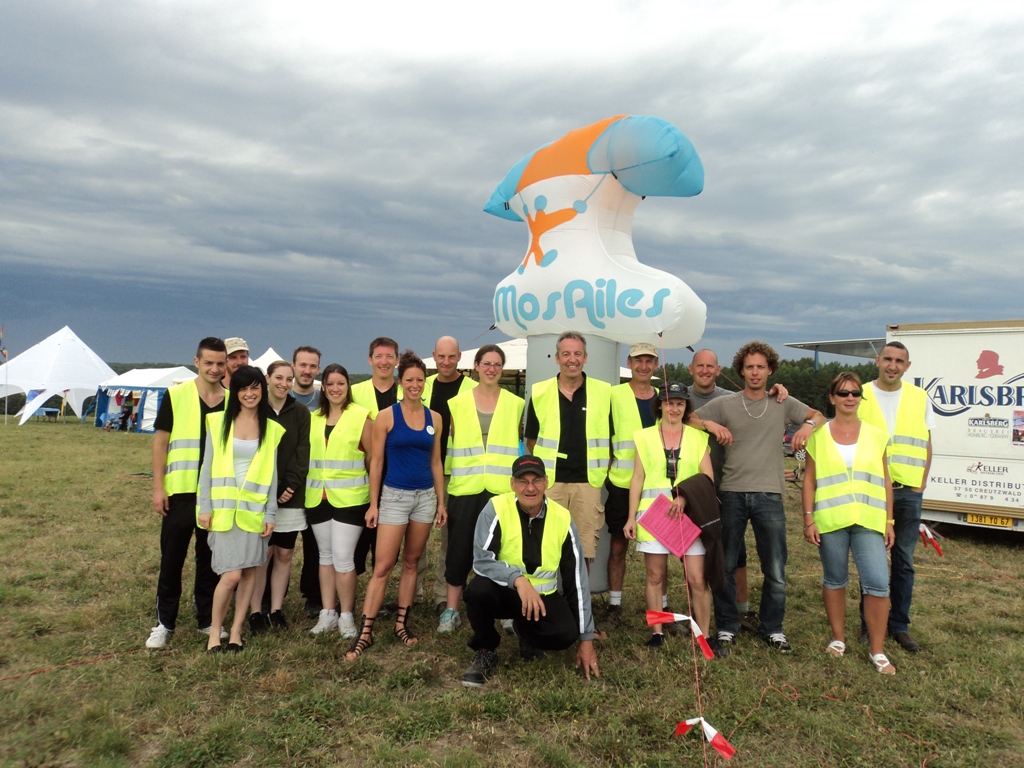 http://mosailes.free.fr//paramoteur/mirabailes/Staff-2011.JPG