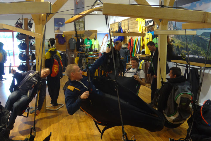 http://mosailes.free.fr/parapente/SIV2014/Sellettes-ITV.jpg