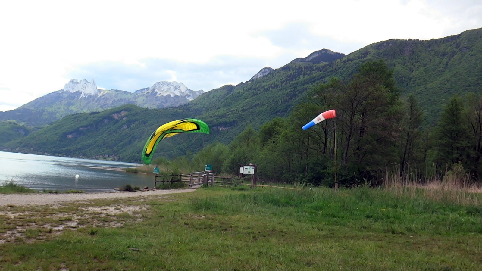 http://mosailes.free.fr/parapente/SIV2014/atterro-alain-01.jpg